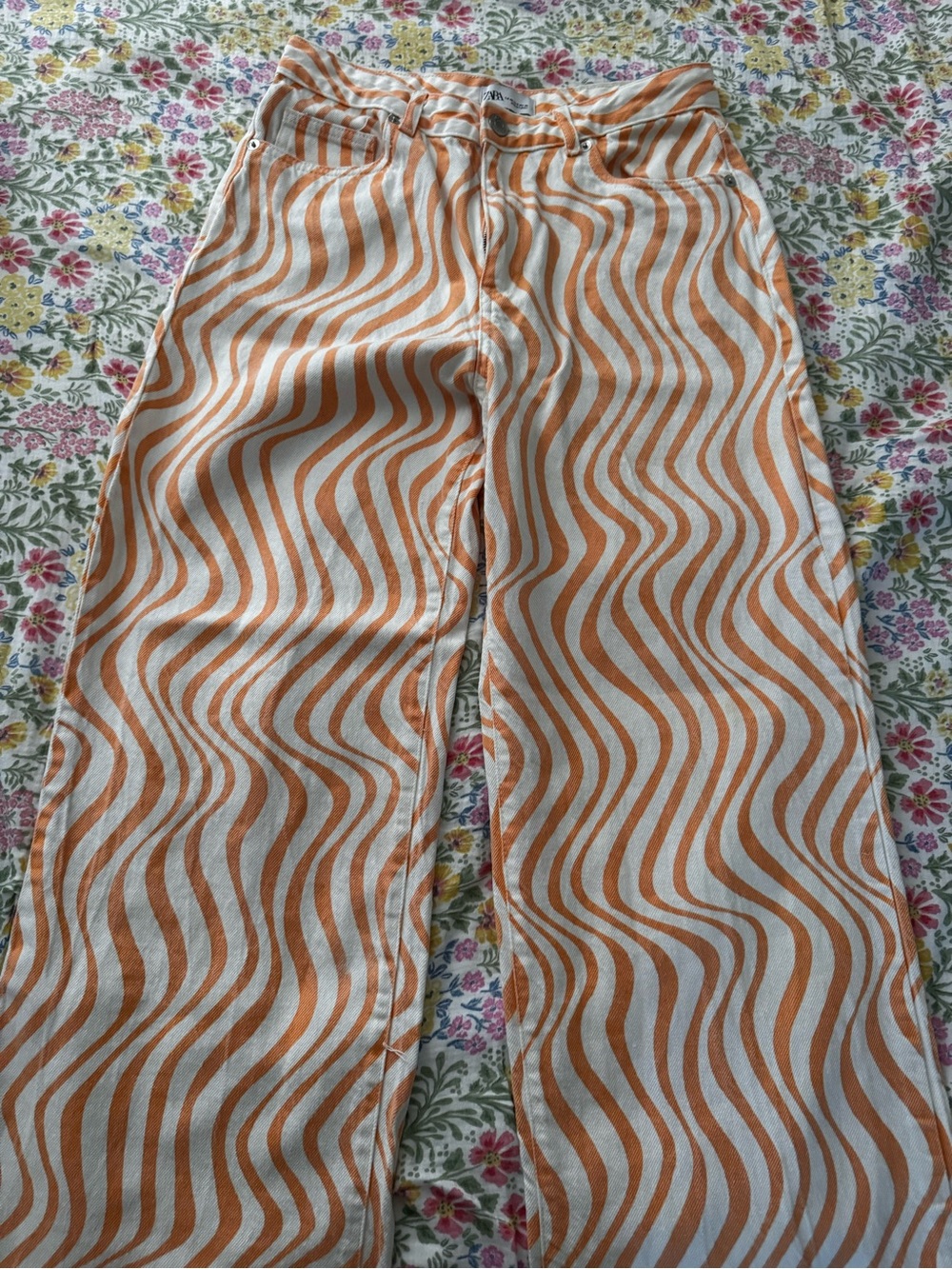 ZARA Wavy Stripe High-Rise Wide Leg Pants in Orange and White